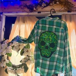 Urban Pipeline Green Plaid Shirt with Skull Design